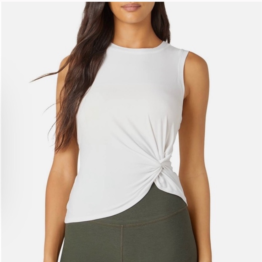 Beyond yoga twist front muscle tank